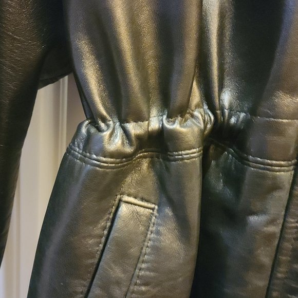 Di Capra International Lamb Leather Hooded Coat - Picture 9 of 16